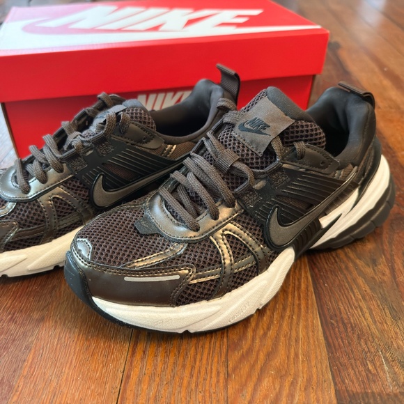 Nike V2K RUN Velvet Brown / Baroque Brown | size M 6 / W7.5 - Picture 2 of 10